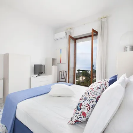 Apartment With Swimming Pool In