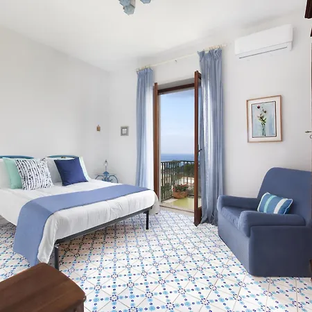 Apartment With Swimming Pool In